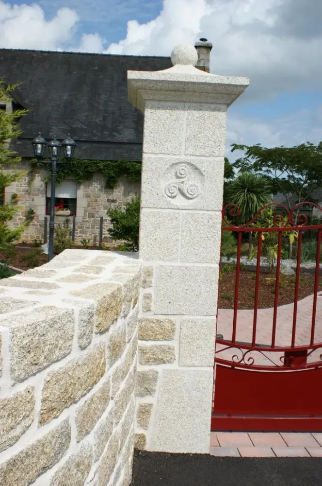 colonne sculpture Bretagne