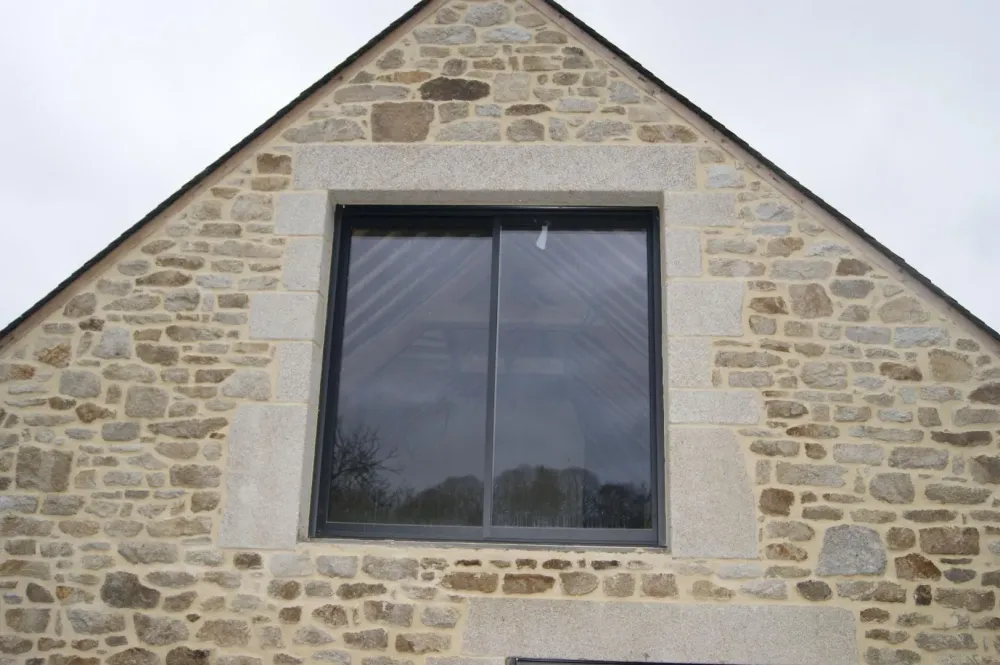 Fenetre facade pierre